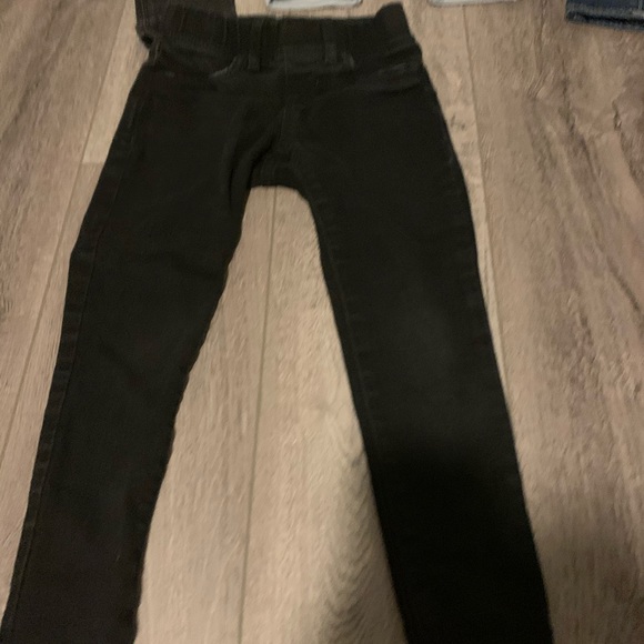 Gap kids 4 pairs of 5T jeans and Jeggings - Picture 3 of 6